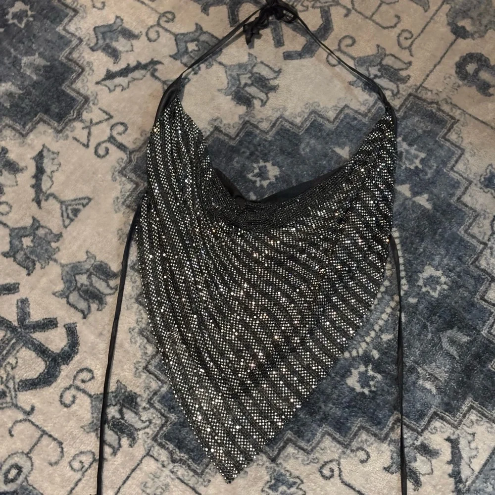 STEVE MADDEN JANET SPARKLE SILVER & BLACK BACKLESS COWL NECK PARTY HALTER TOP - Picture 3 of 14